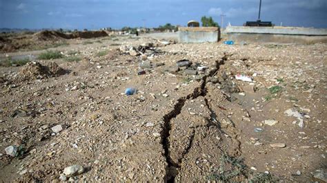 İ­r­a­n­­d­a­ ­5­ ­b­ü­y­ü­k­l­ü­ğ­ü­n­d­e­ ­d­e­p­r­e­m­